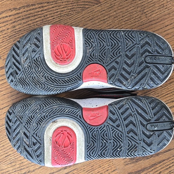 Nike Team Hustle Basketball Shoes - Picture 5 of 6